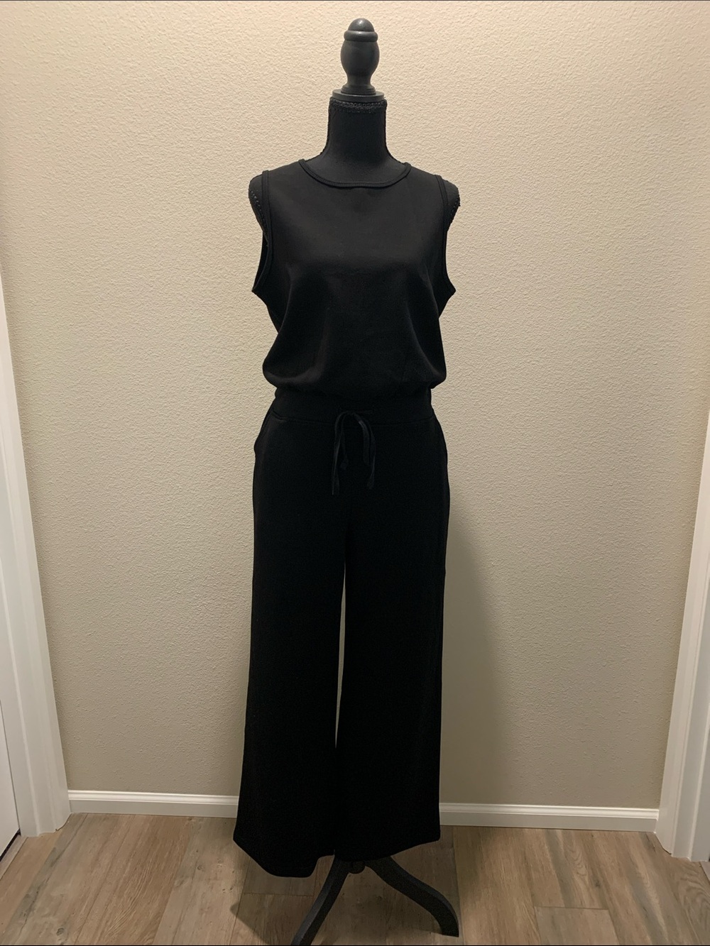Women's Black Sleeveless Wide-Leg Jumpsuit with Drawstring Waist (Size M)